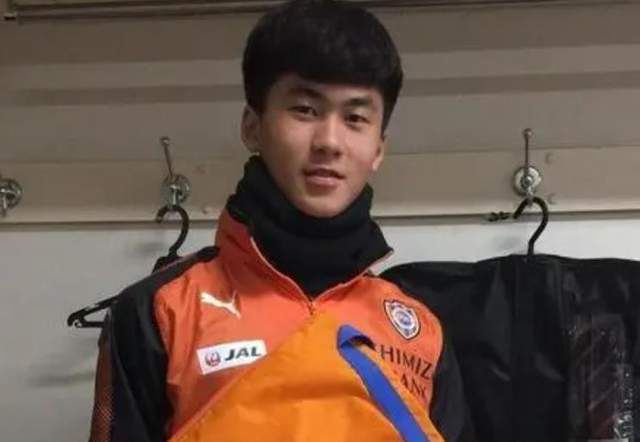 故事围绕传闻缠身的凶宅蝴蝶楼展开，李梦饰演的理疗师李晗与心怀鬼胎的阿伟各怀目的入住民国老楼。